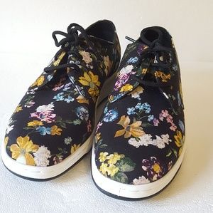 Dr. Martens® Darcy Floral Cavendish 3-Eye